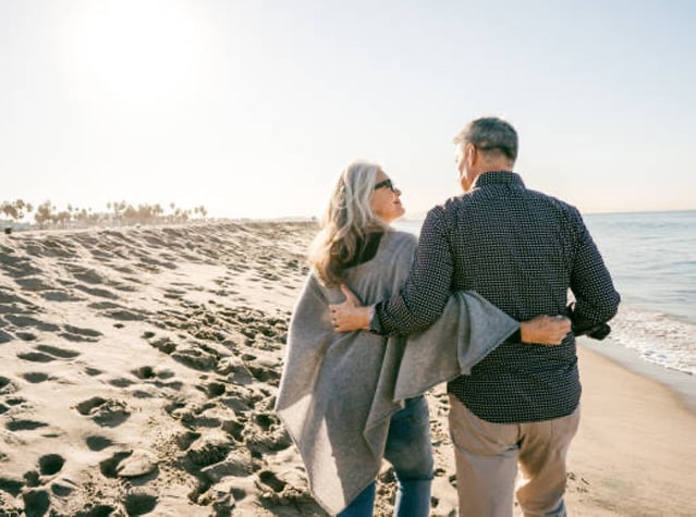 beach-couple beach-couple